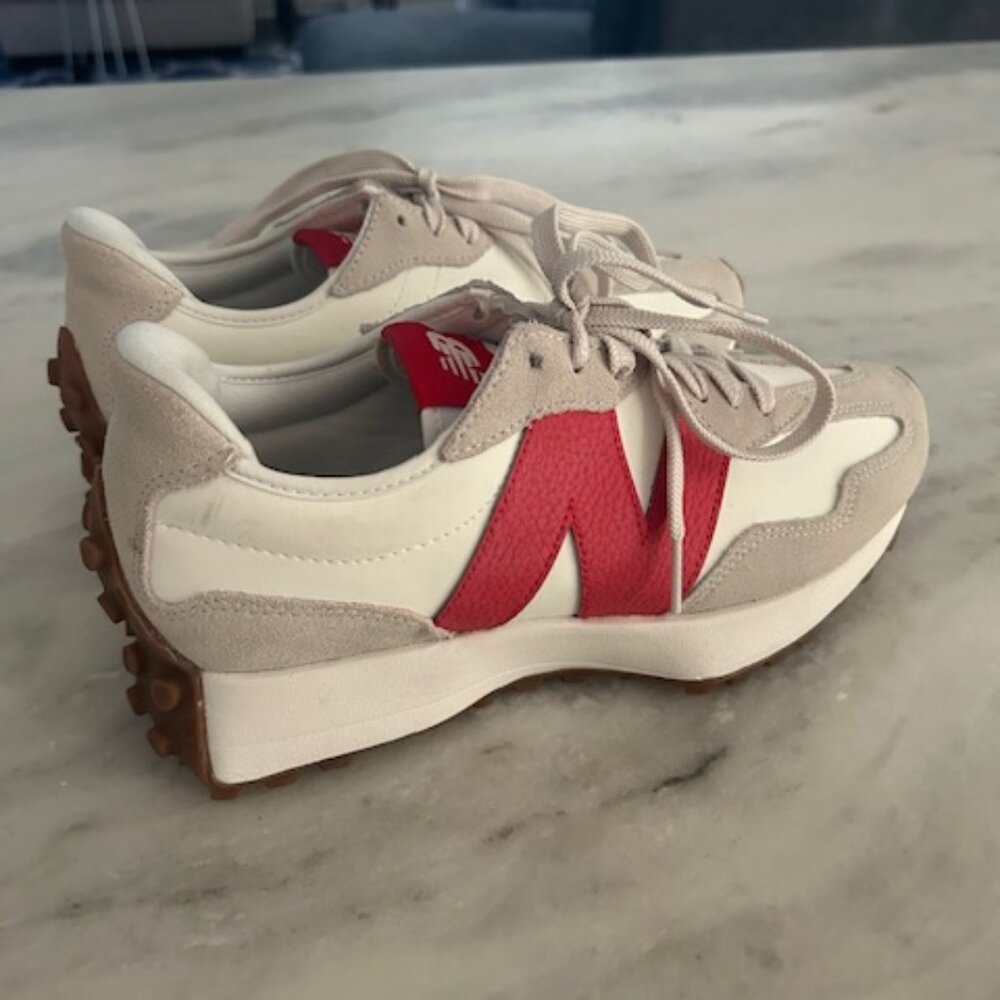 New Balance 327 Women's Moonbeam True Red Size 9 Worn One Time No Box
